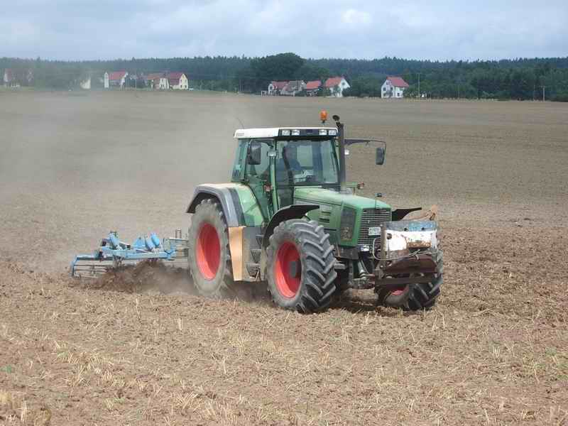 bilder/Fabian/1_8_2005/fendt 824 06.jpg